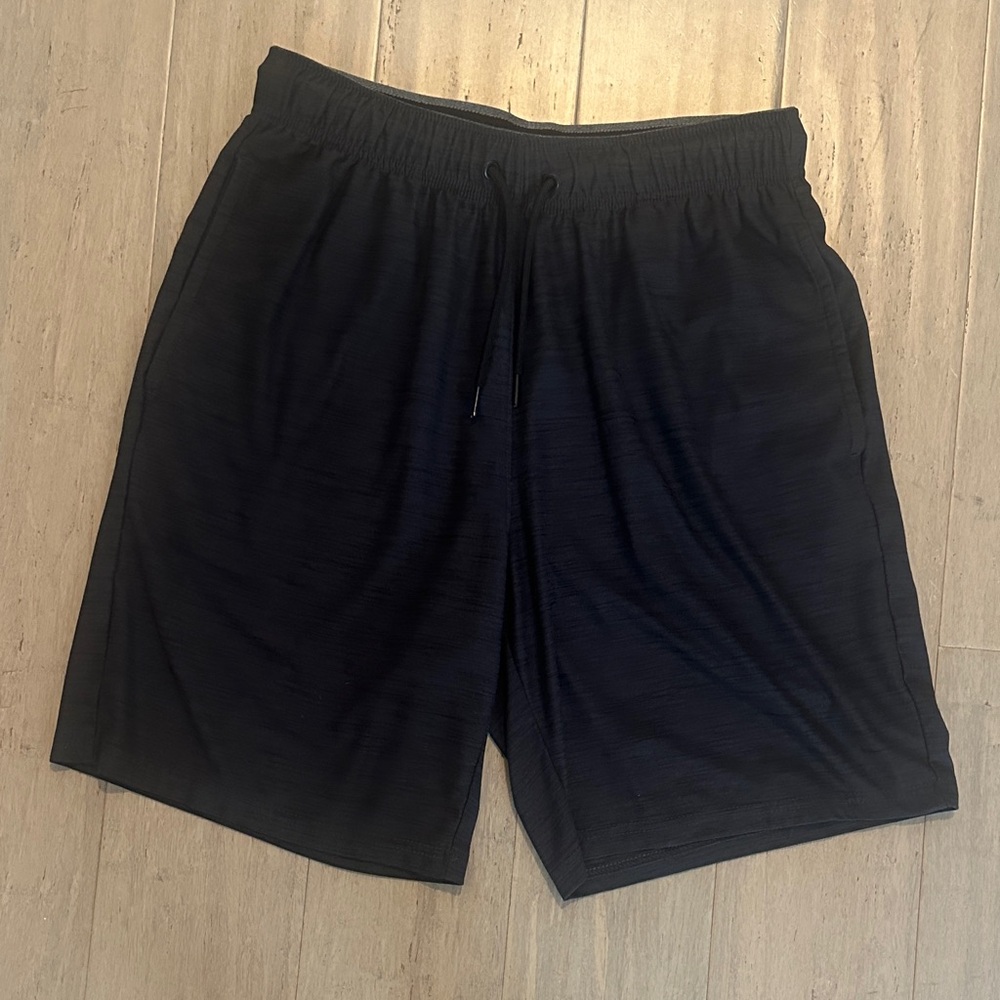 Old Navy Men's Charcoal Athletic Active Breathe On Go-Dry Cool Drawstring Shorts
